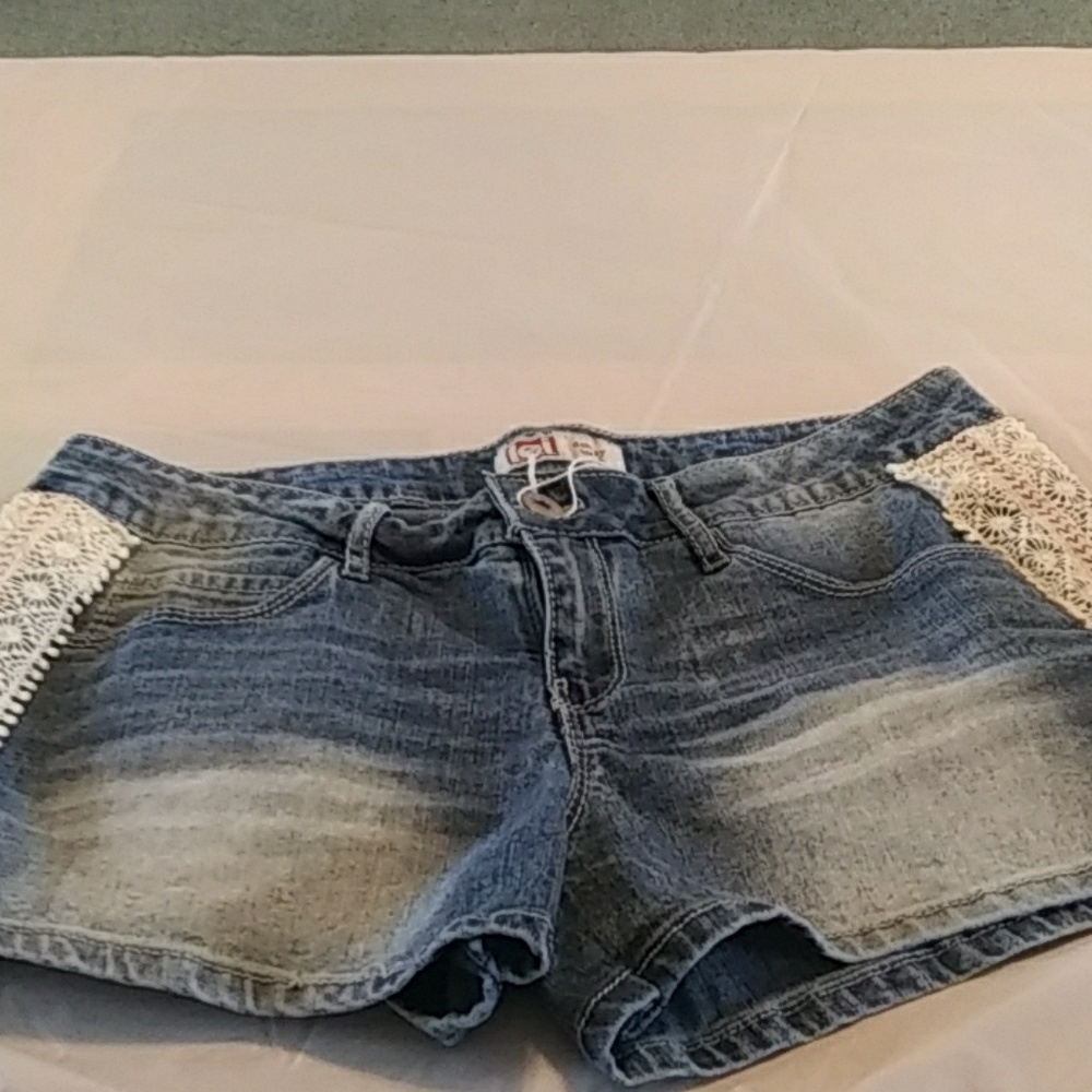 Shorts - Picture 2 of 3